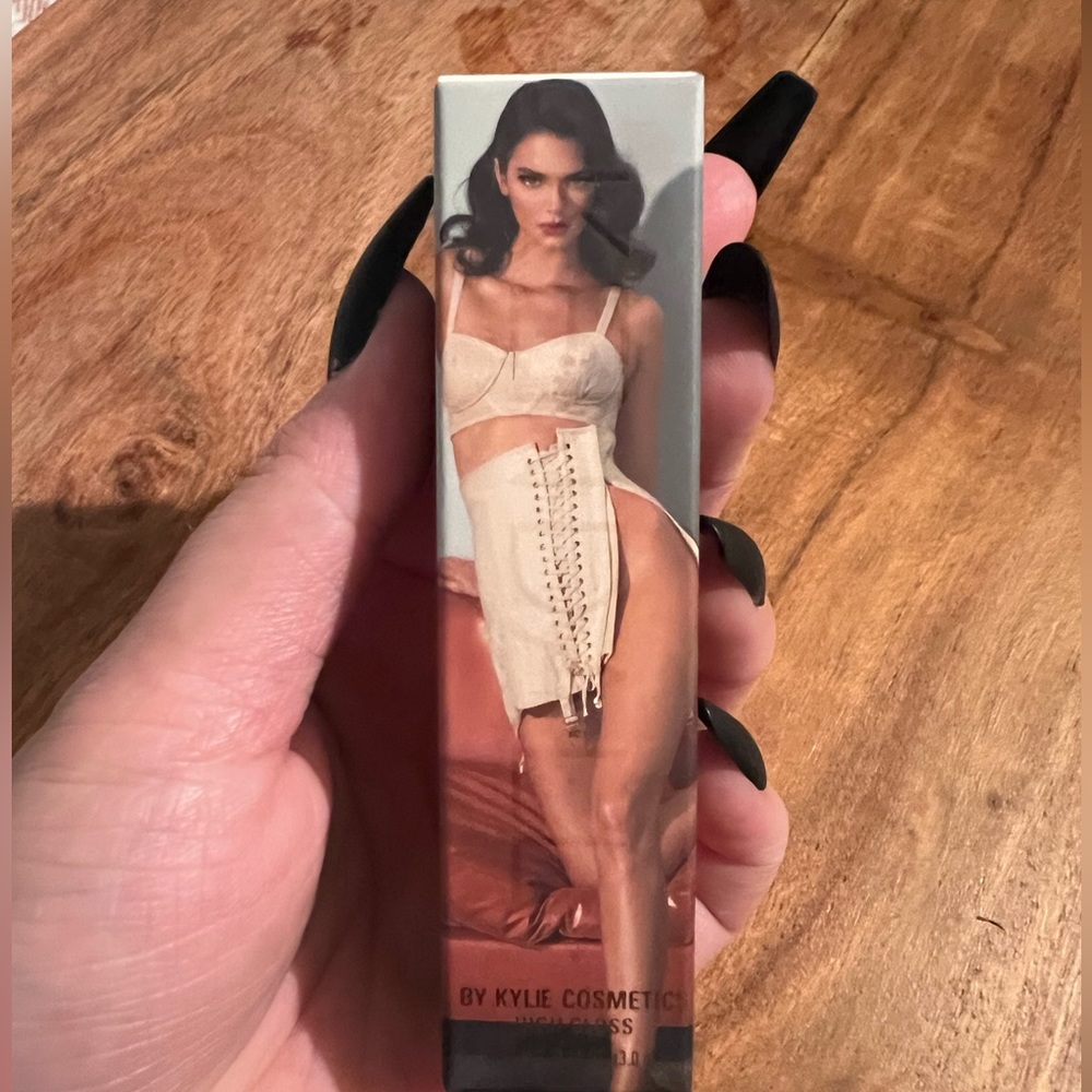 Kendall x Kylie collection High Gloss, Can I Borrow That